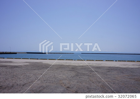 Tateyama from the Noto Iida fishing port 32072065