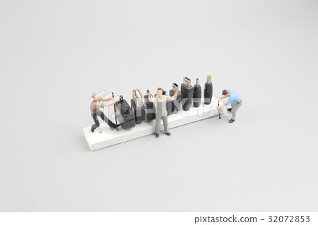 The concept of teamwork at construction site 32072853