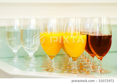 Glasses with soft drinks Glasses with soft drinks 32072972