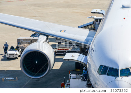 停放區域的客機 32073262