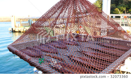 Dried fishing port 32073360