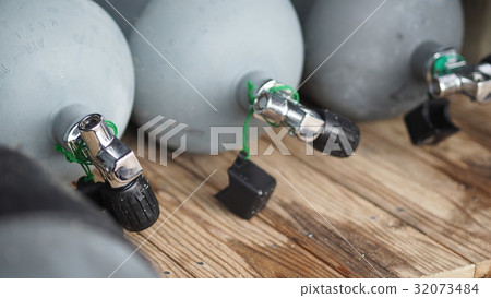 Oxygen cylinder 32073484