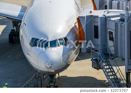 客機和地勤人員 客機和地勤人員 32073707