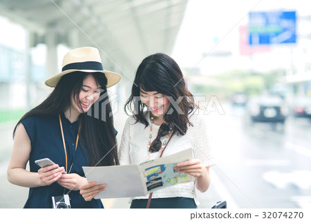 女孩之旅機場巴士站 女孩之旅機場巴士站 32074270