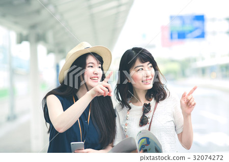 女孩之旅機場巴士站 女孩之旅機場巴士站 32074272