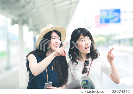 Girls trip Airport bus stop Girls trip Airport bus stop 32074273