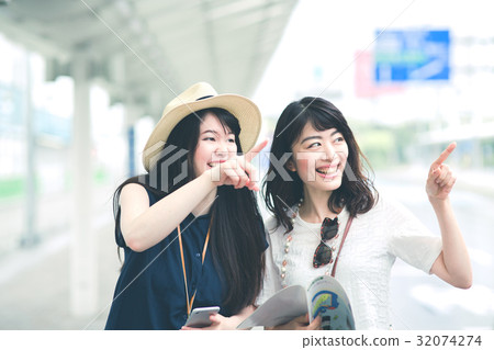 Girls trip Airport bus stop Girls trip Airport bus stop 32074274