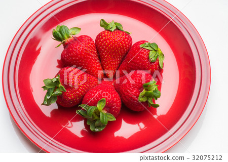 Strawberry Strawberry 32075212