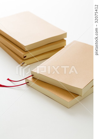 平裝書 平裝書 32075412