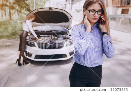broke the car 32075853