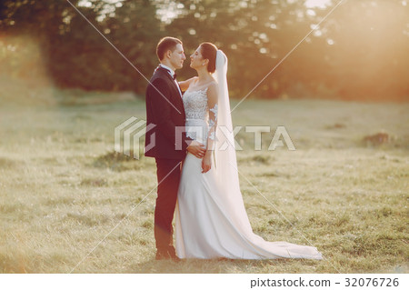 bride and groom 32076726