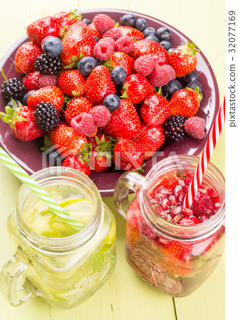 Cold water with fruits Cold water with fruits 32077169