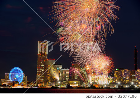 橫濱港未來21和煙花 32077196