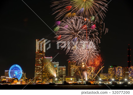 Yokohama Minato Mirai 21 and fireworks 32077200