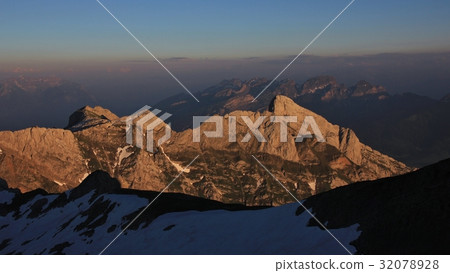 Late afternoon on Mount Santis 32078928