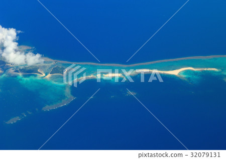 沖繩縣島尻槍久米島町頌海灘航拍照片 32079131