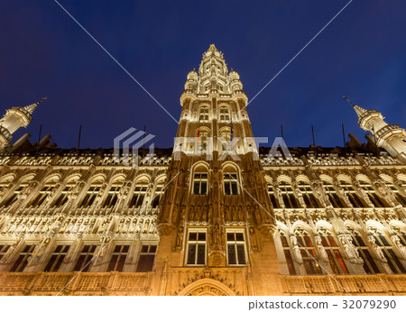 Grand place in Brussels,Belgium at dusk 32079290