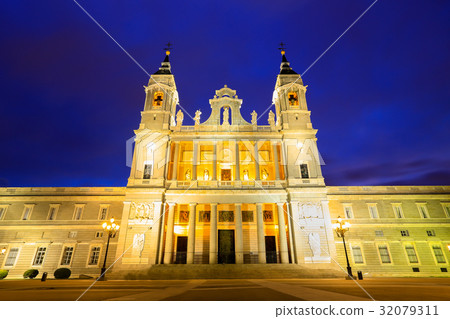 Almudena cathedral of madrid , Spain 32079311