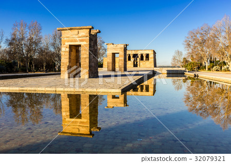 Temple debod Madrid,Spain in summer. 32079321