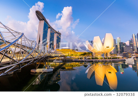 Singapore Skyline and view of Marina Bay at Dusk 32079338