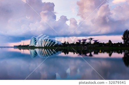 Singapore Skyline and view of Marina Bay at Dusk 32079341