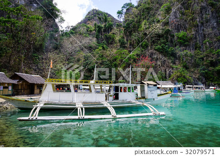 Tropical sea at sunny day in Coron, Philippines Tropical sea at sunny day in Coron, Philippines 32079571
