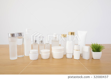 很多化妝品 32080437