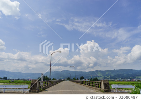 六天鎮鄉下風景在夏天 六天鎮鄉下風景在夏天 32080487
