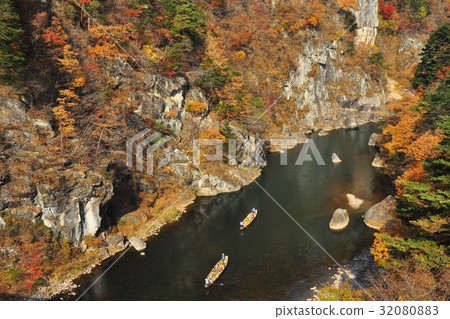 Kinugawa Onsen: Autumn leaves and line down of Kinugawa 32080883