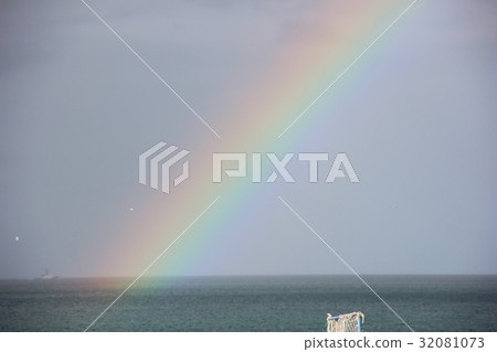 Rainbow rising from the sea 32081073