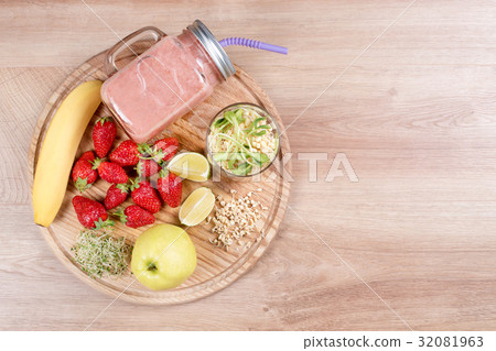 Detox cleanse drink, fruits and berries smoothie 32081963