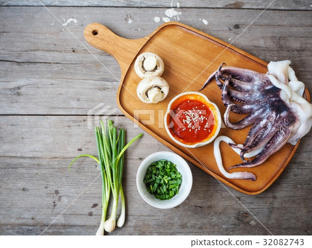 Sannakji octopus korean food 32082743