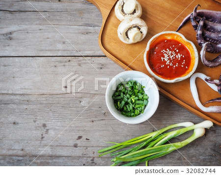 Sannakji octopus korean food 32082744