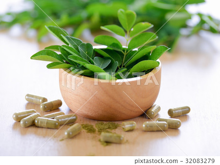 Moringa leaves and capsules (Herbs for health) Moringa leaves and capsules (Herbs for health) 32083279