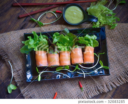salad roll salad roll 32083285