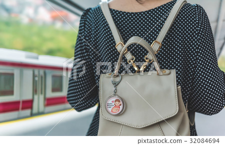 Pregnant woman [Use station background art set] 32084694