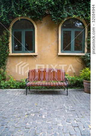 Rest corner with wood chair 32084944