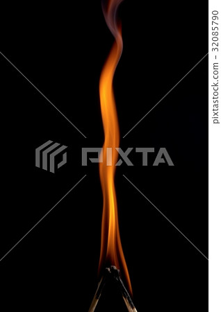 Burning matchstick 32085790