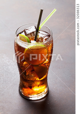 Cuba libre cocktail glass Cuba libre cocktail glass 32086313