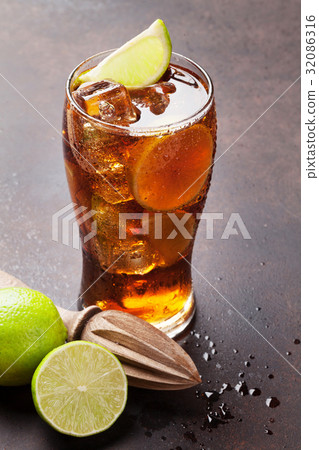 Cuba libre cocktail glass Cuba libre cocktail glass 32086316