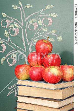 Tree of knowledge 32086761