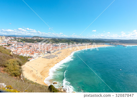 陽光明媚的納扎雷(葡萄牙)的風景 陽光明媚的納扎雷(葡萄牙)的風景 32087847