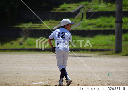Boys Baseball Pitcher 32088146