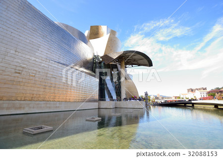 Spain Bilbao Guggenheim Museum 32088153