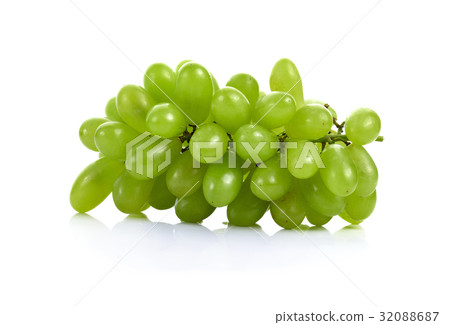 grapes isolated on over white background 32088687
