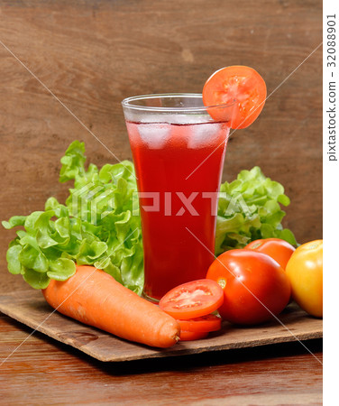 Fresh vegetable juices on wooden table 32088901