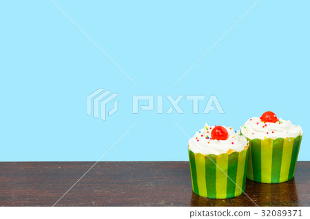 Colorful cupcakes on a wooden background 32089371