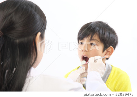 Dental examination Elementary school student (4th grade) 32089473