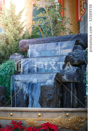 Artificial waterfall 32089556