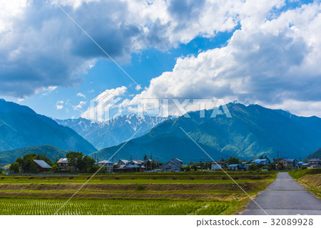 Rural scenery from Omachi and Northern Alps 32089928